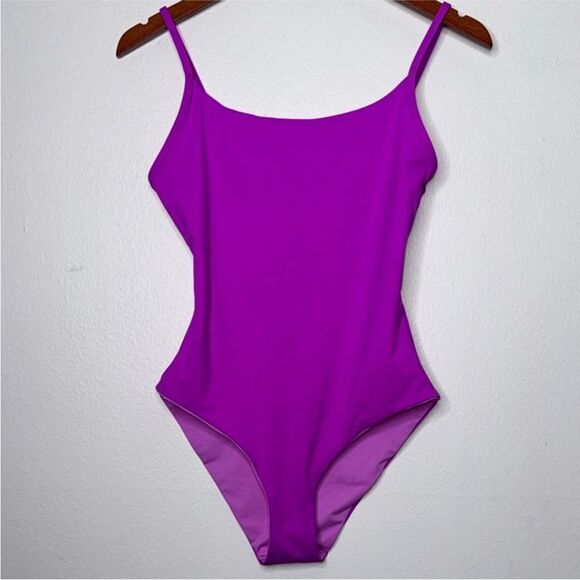 Tommy Bahama Women's Palm Modern
Reversible Maillot One Piece Swimsuit Size 8 - Picture 10 of 10